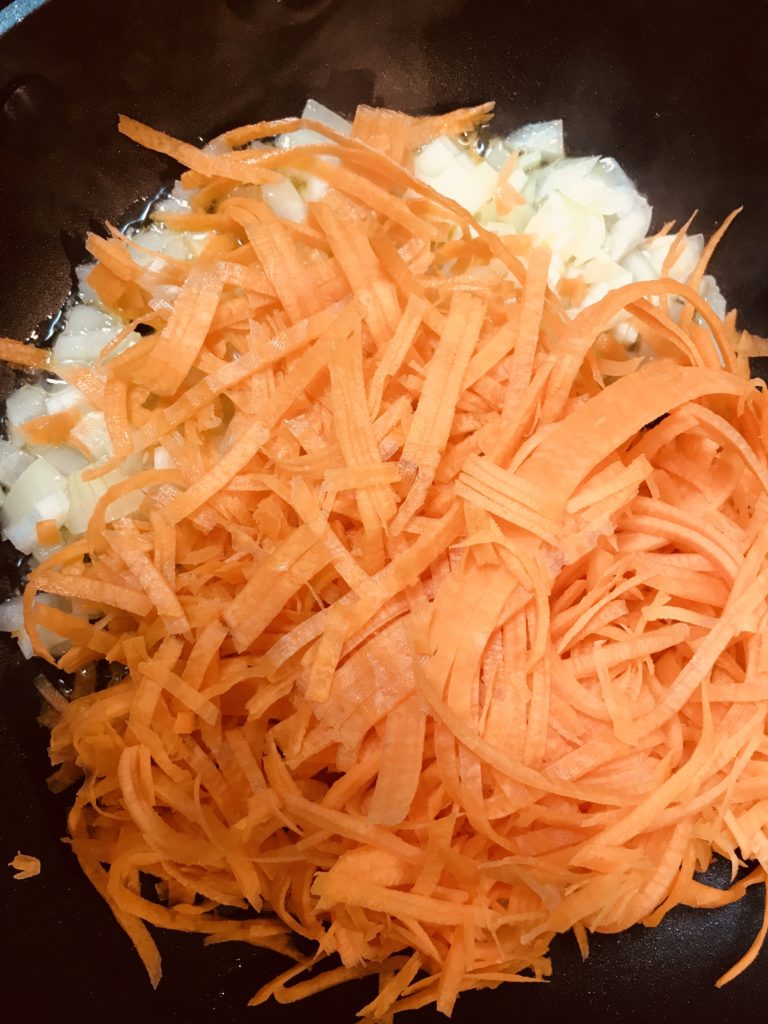 Karotten Spaghetti (Spiralnudeln) Hackfleisch Champignon Pfanne