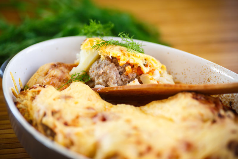 Leckerer Low Carb Blumenkohl Auflauf mit Hackbällchen