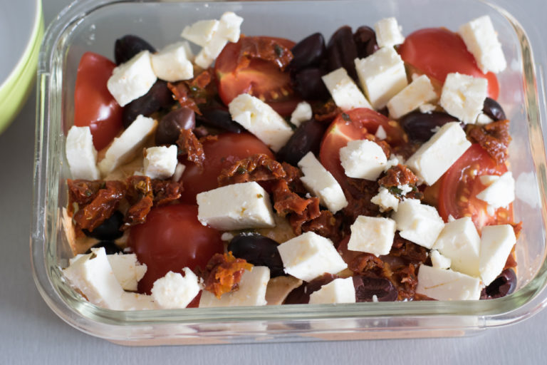 Mediterraner Auflauf mit saftigem Hähnchen – Low Carb