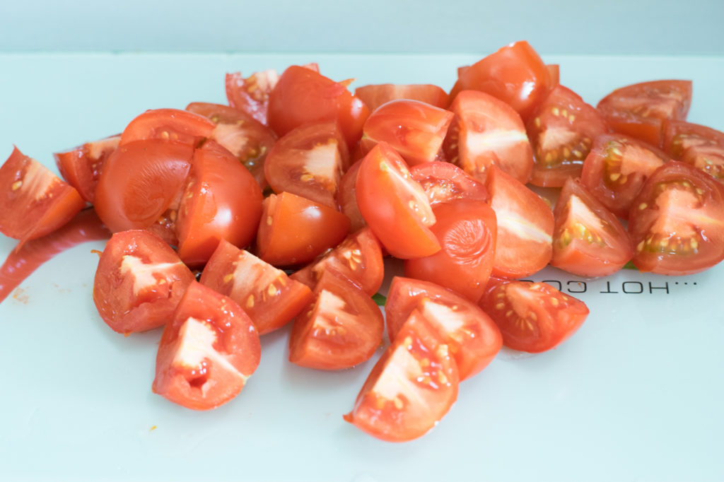 Tomaten kleinschneiden