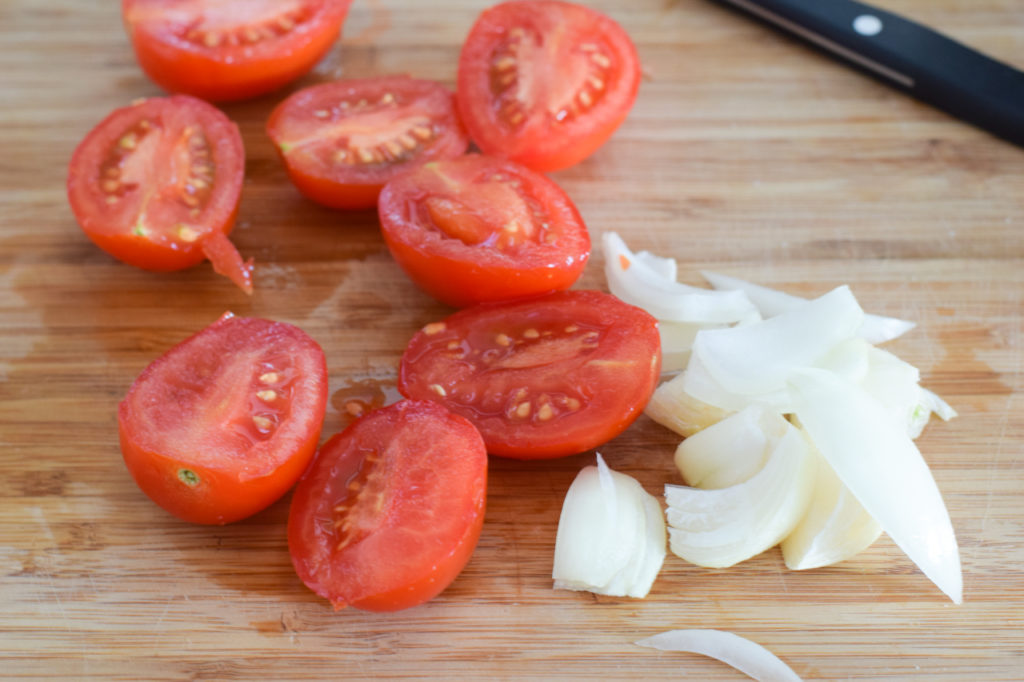 Tomaten halbieren