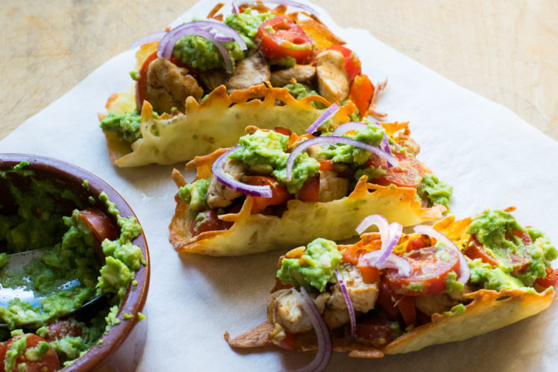 Lecker gefüllte Low Carb Tacos mit Guacamole