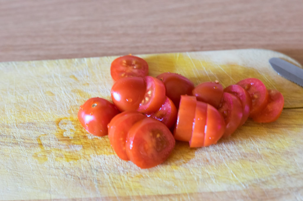 Tomaten kleinschneiden