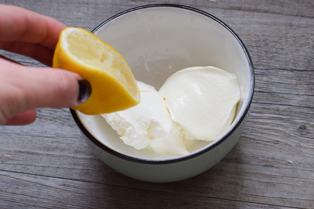 Zitronensaft dazugeben