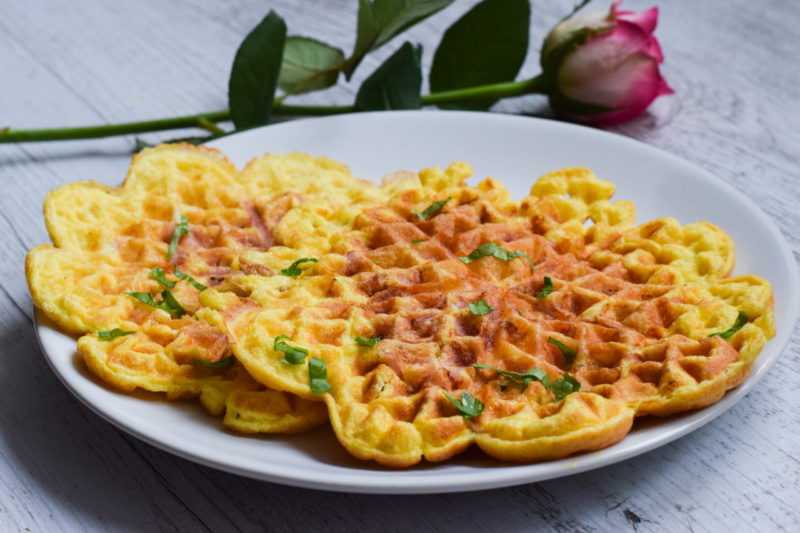 Nur 3 Zutaten! Super leckere Low Carb Käse Schinken Waffeln