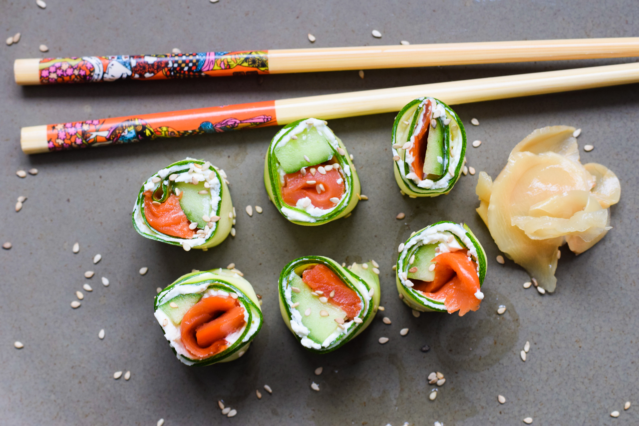 Das einfachste 5-Minuten Low Carb Räucherlachs Sushi ohne Algen