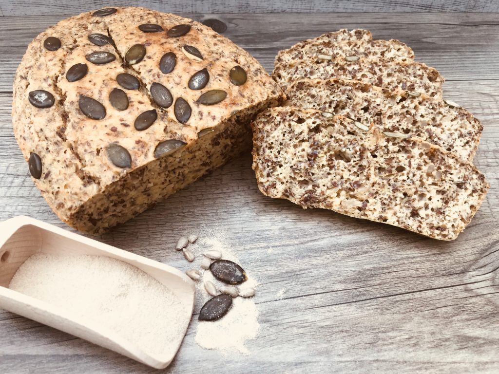 Eiweißbrot Rezept – Super leckeres &amp; einfaches Low Carb Brot ...