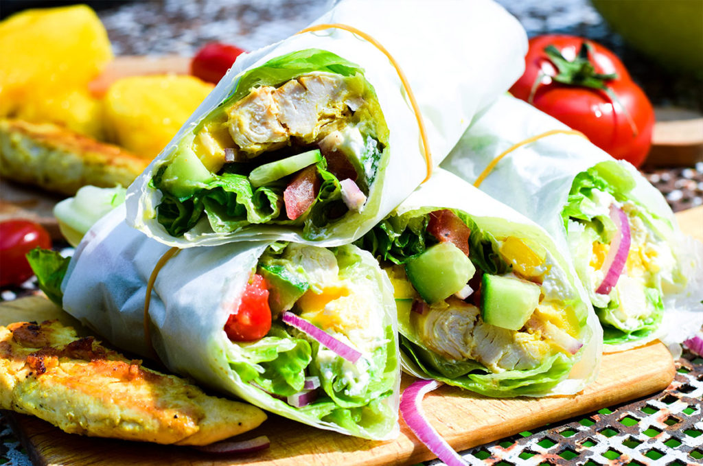 Low Carb Curry Chicken Mango Salat Wraps