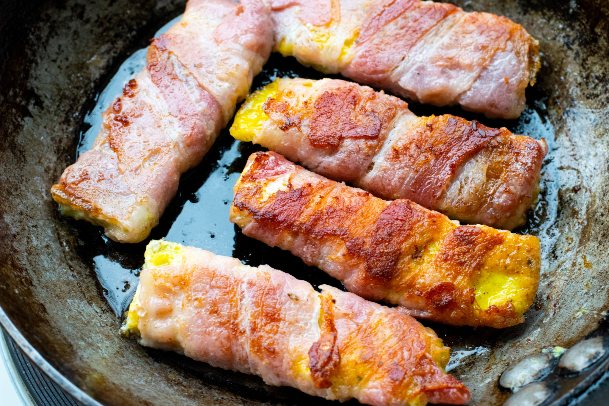 Knusprige Low Carb Omelett Bacon Röllchen