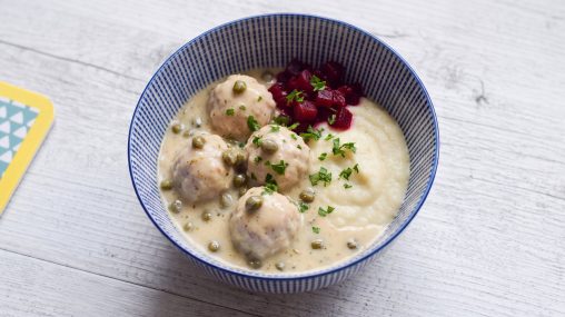 Königsberger Klopse low carb in Kapernsauce mit Blumenkohlpüree